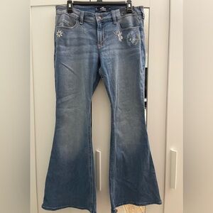 NWT Hollister flare jeans Sz. 12S or 31S SUPER CUTE EMBROIDERED FLOWERS!